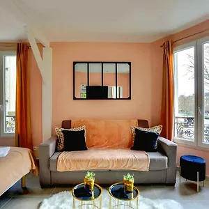 145 Marco - Superbe A Paris